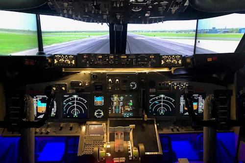Boeing 737-800 Flight Simulator Experience