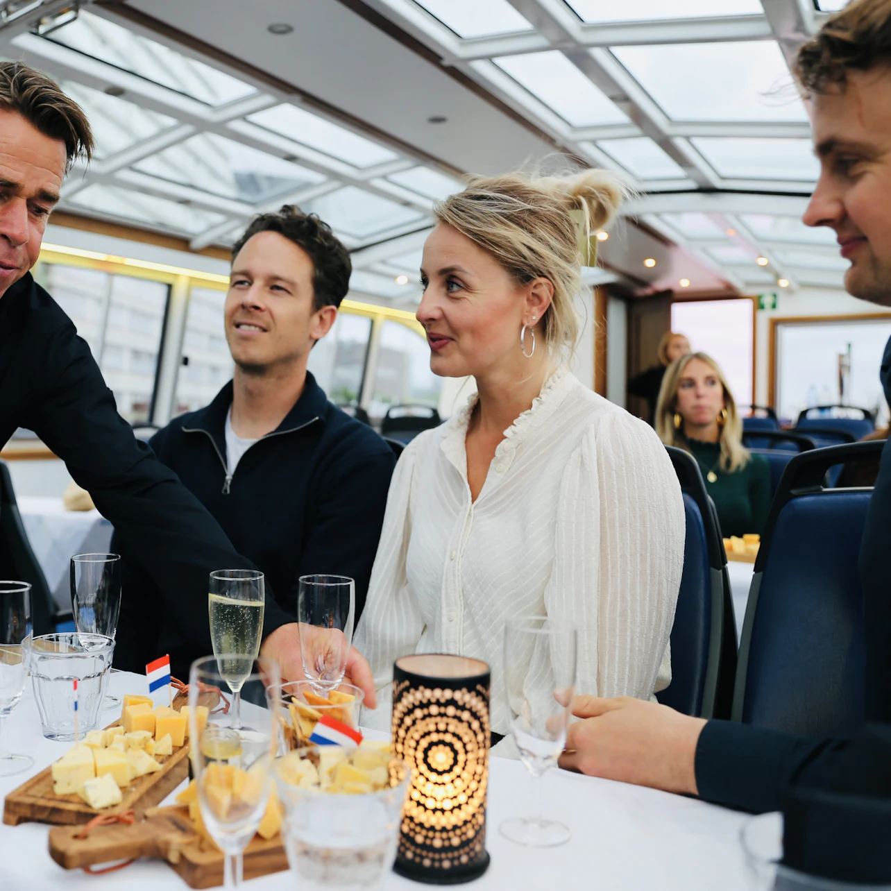 Haarlem: Cata de quesos y vinos en velero - Crucero nocturno