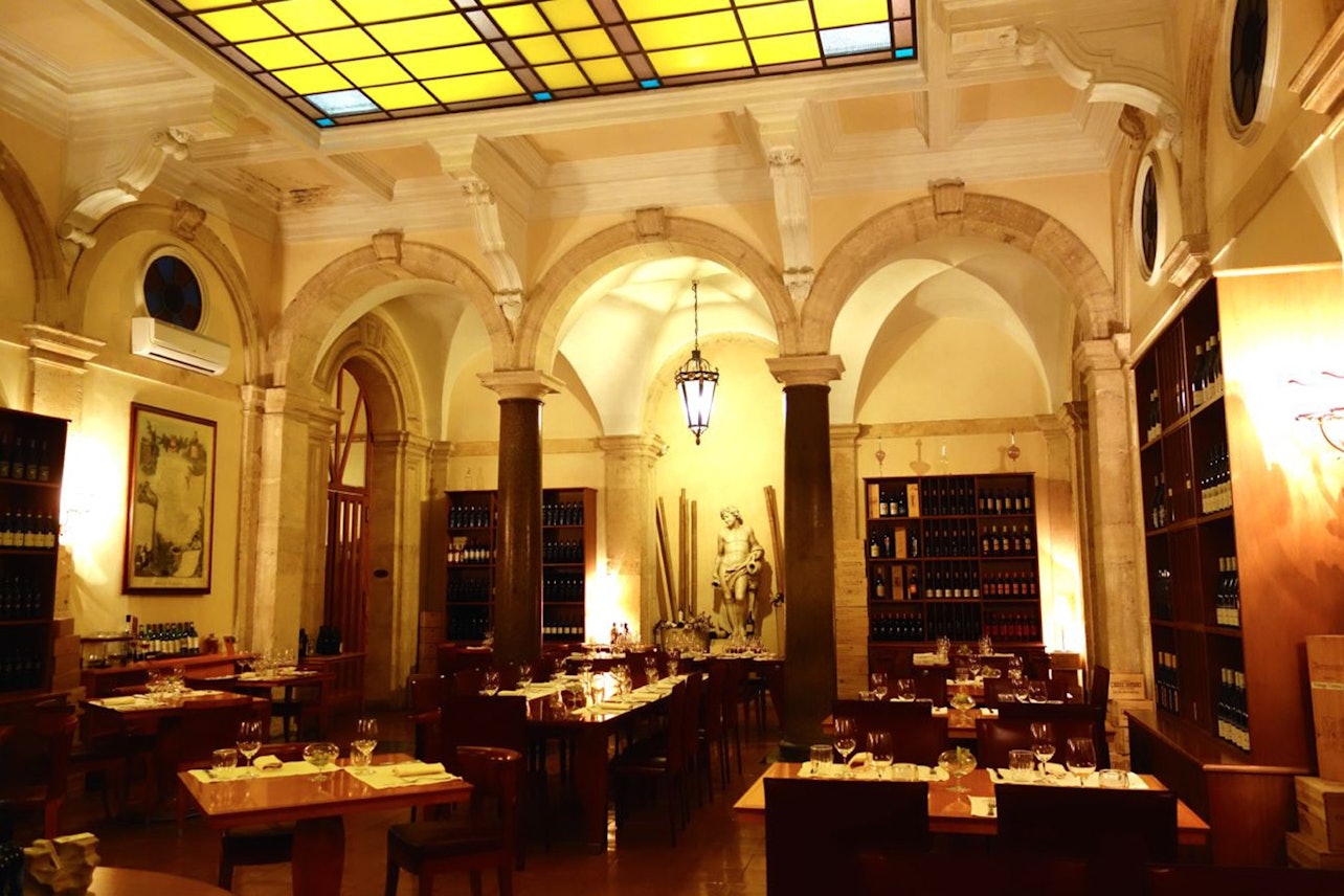 Rome: Luxury Gourmet Dinner wih Wine Pairing - Accommodations in Rome