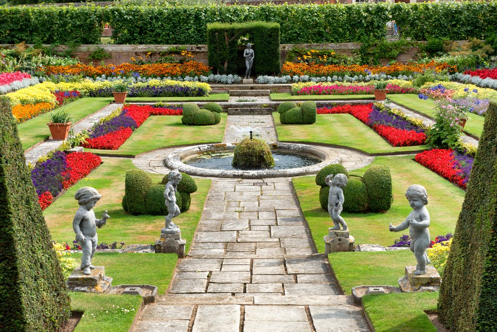 Hampton Court Palace, Gardens & Maze Tickets