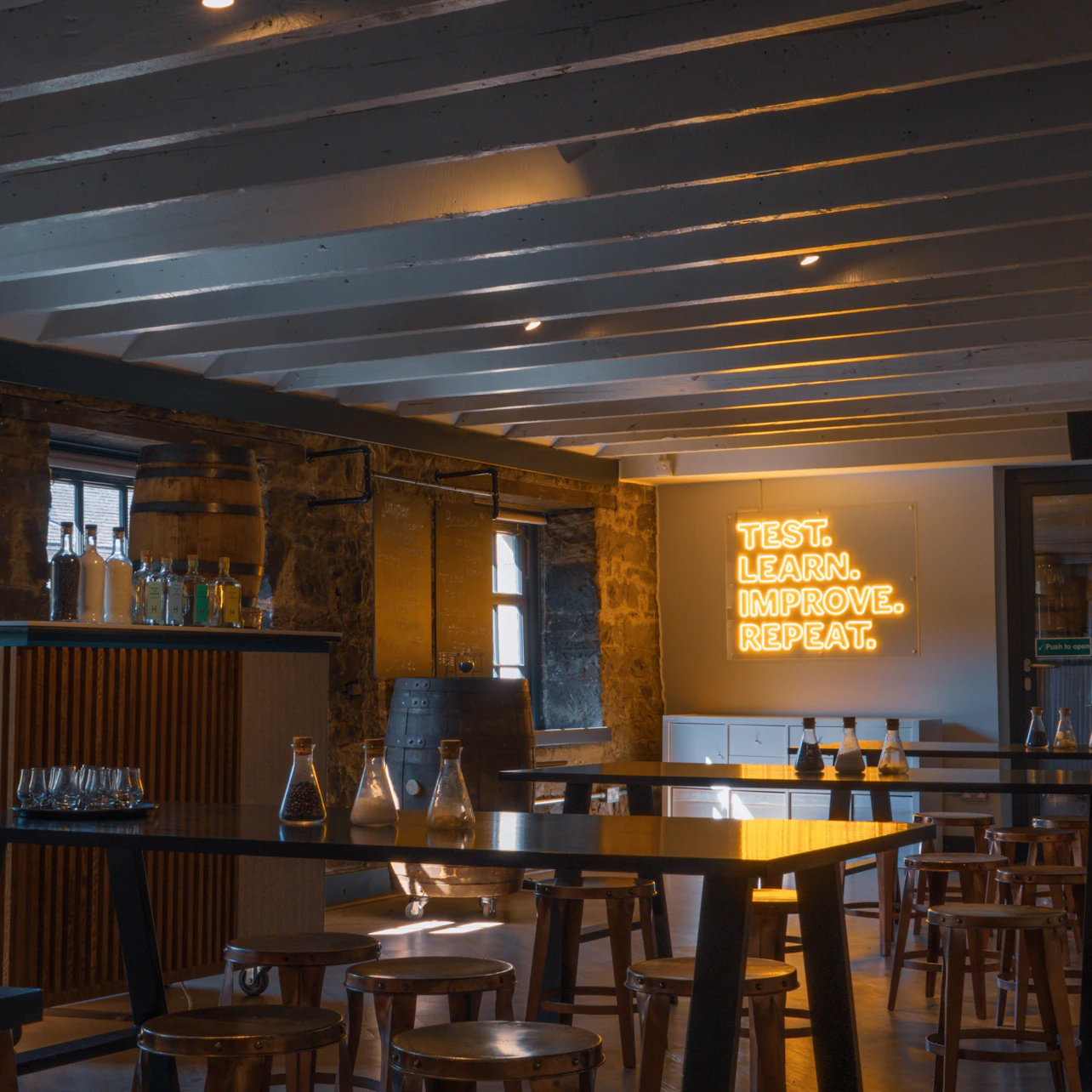 Holyrood Distillery: Guided Whisky & Gin Tasting Tour + Welcome Drink in Edinburgh β Tiqets