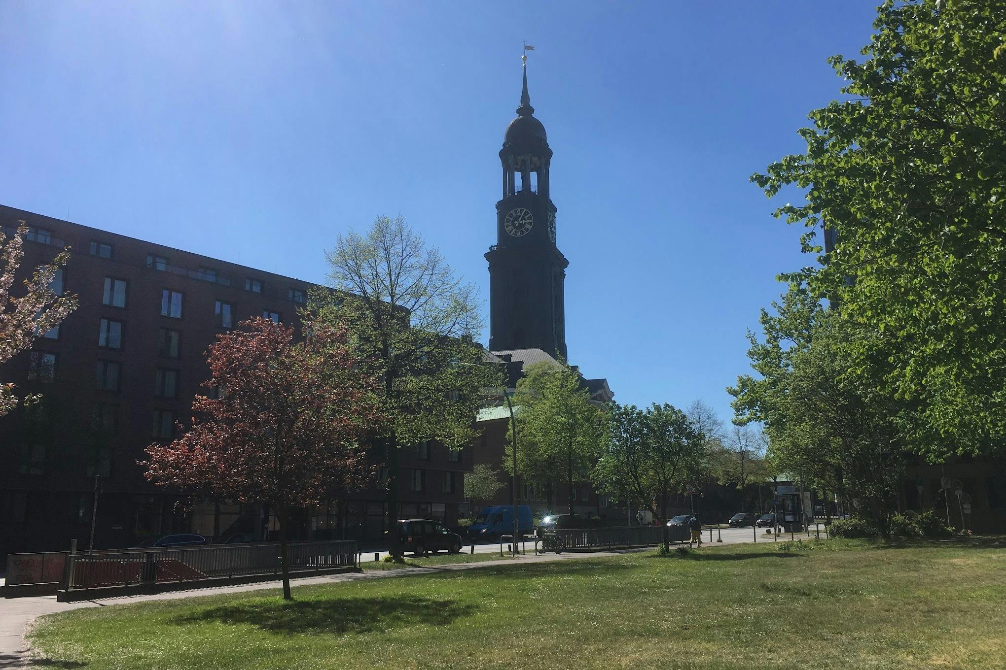 Башня церкви Святого Михаила, Английская доска 1, церковь в стиле барокко