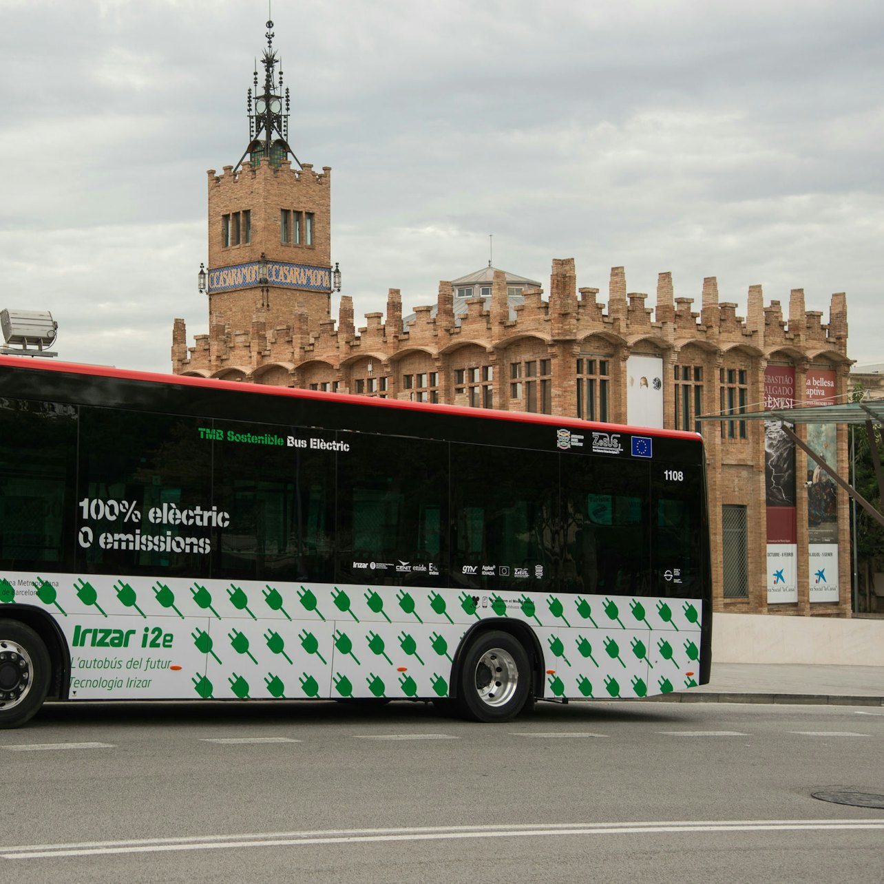 Hola Barcelona: Public Transport Card in Barcelona β Tiqets