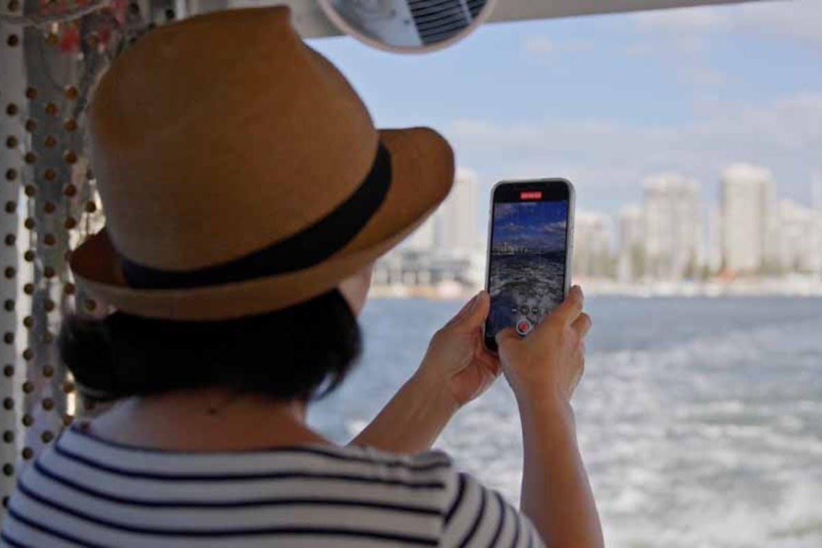 Ein Gast macht ein Foto