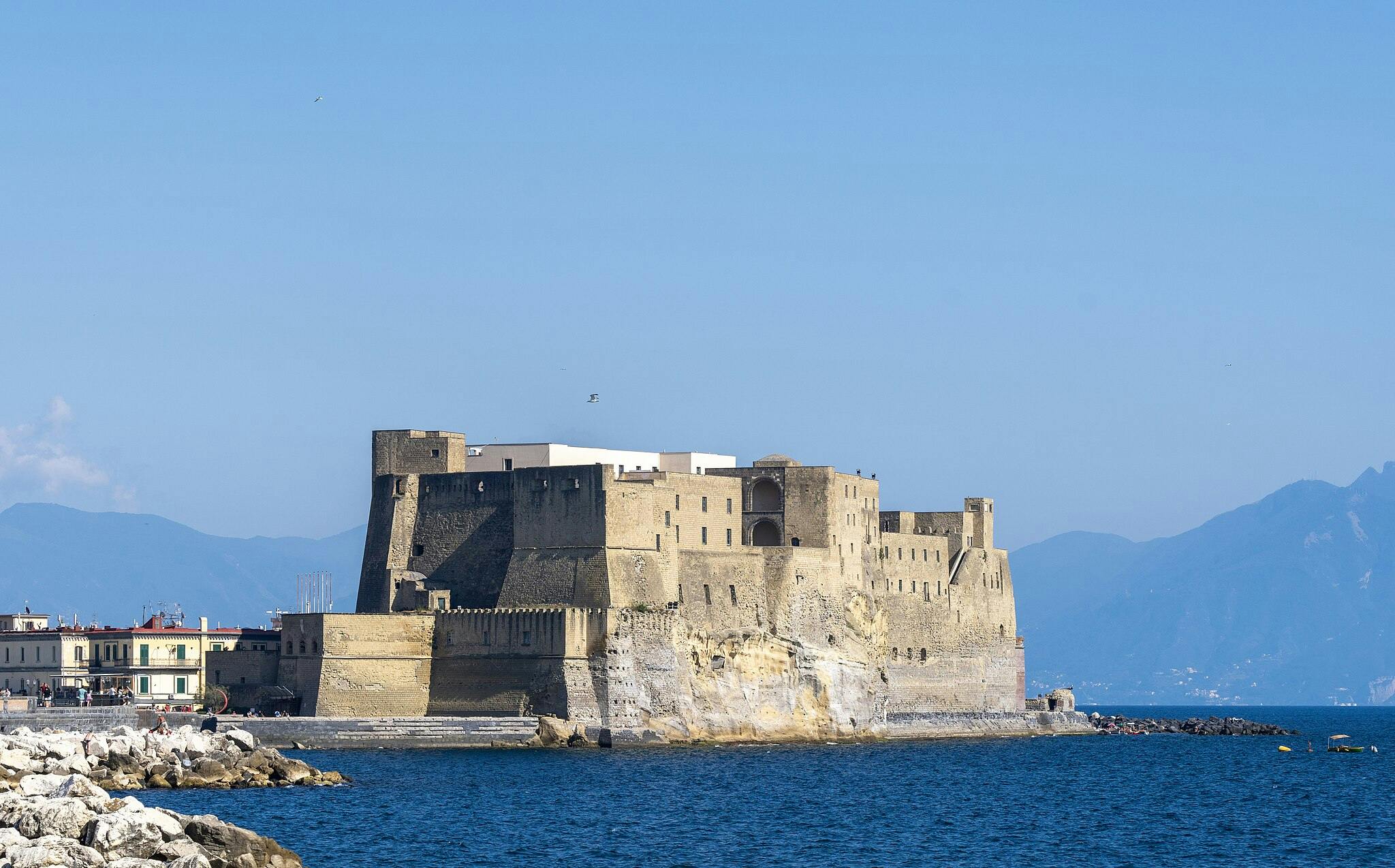 Ovo Castle i Napoli