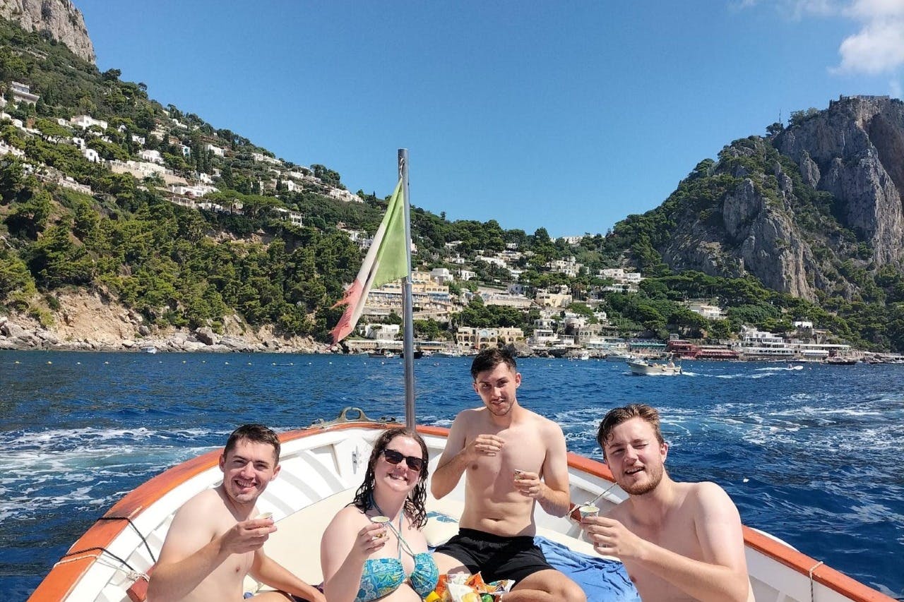 Capri: tour in barca per piccoli gruppi + spuntini e bevande — 4
