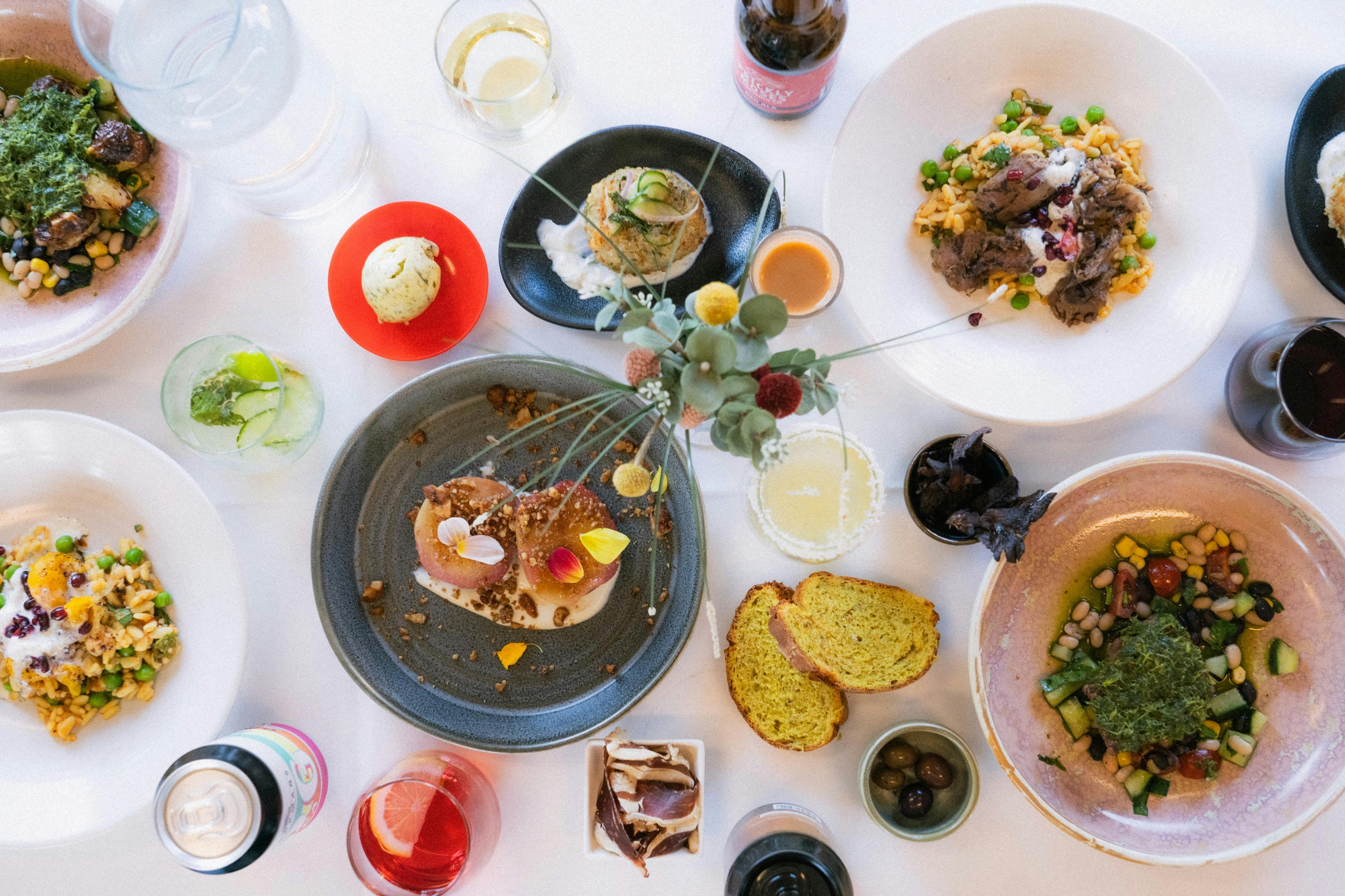 Το καλοκαιρινό μενού του Q Train 2024.