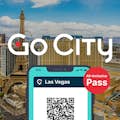Smartphone met een go city all-inclusive pas met op de achtergrond een luchtfoto van Las vegas strip