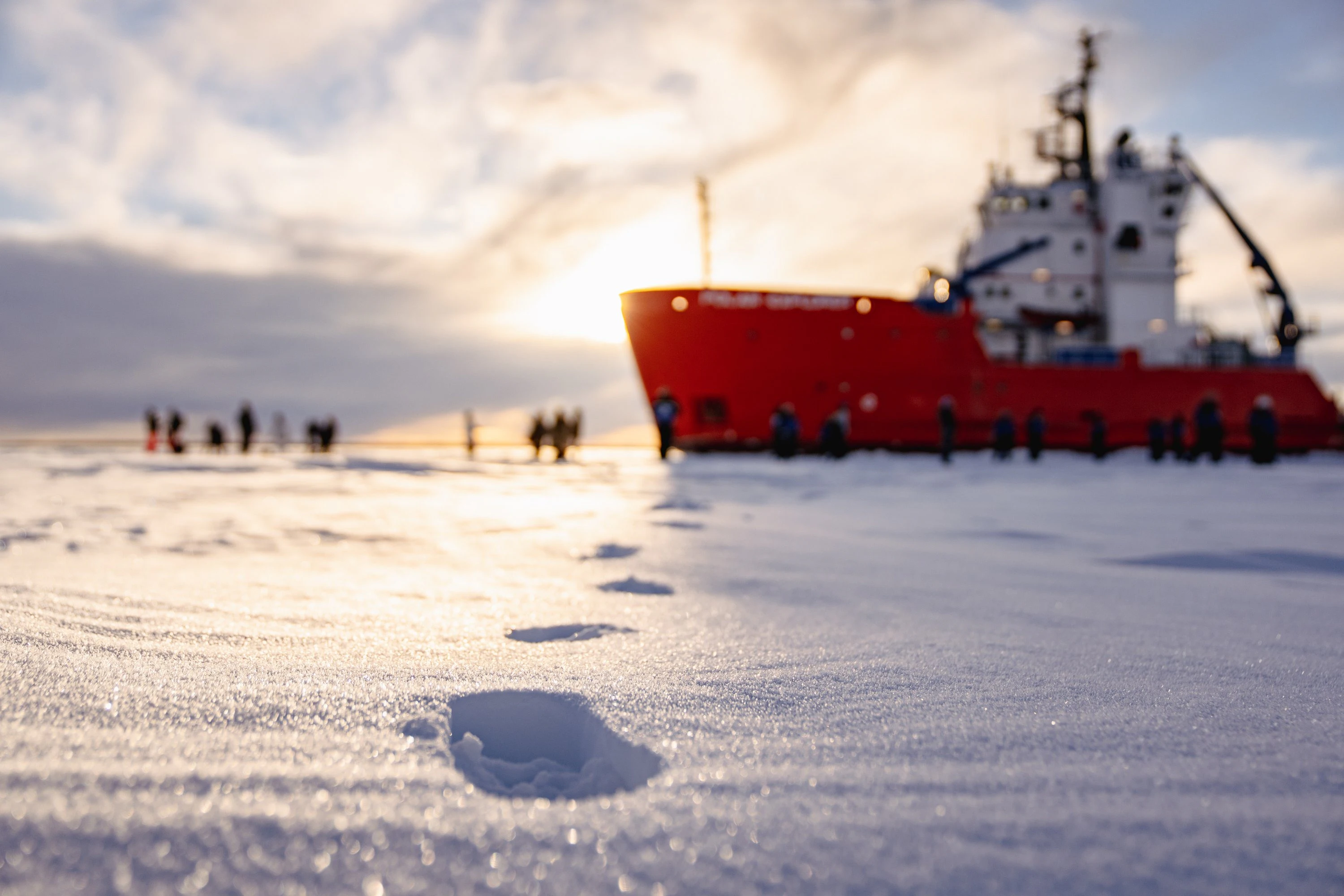 Polar Explorer Icebreaker: Guided Expedition & Ice Walk + Audio Guide