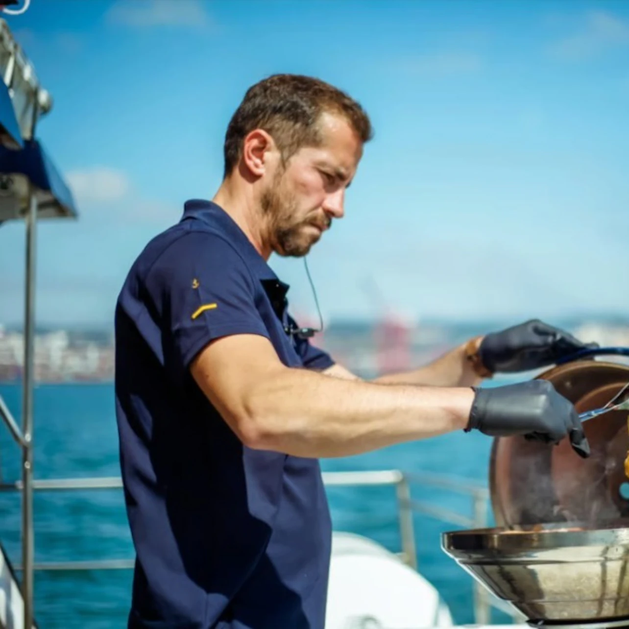 Lisbon: Boat Cruise + BBQ Lunch, Open Bar & Music
