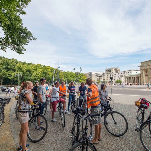 ベルリンのハイライト：ガイド付き自転車ツアー(即日発券)