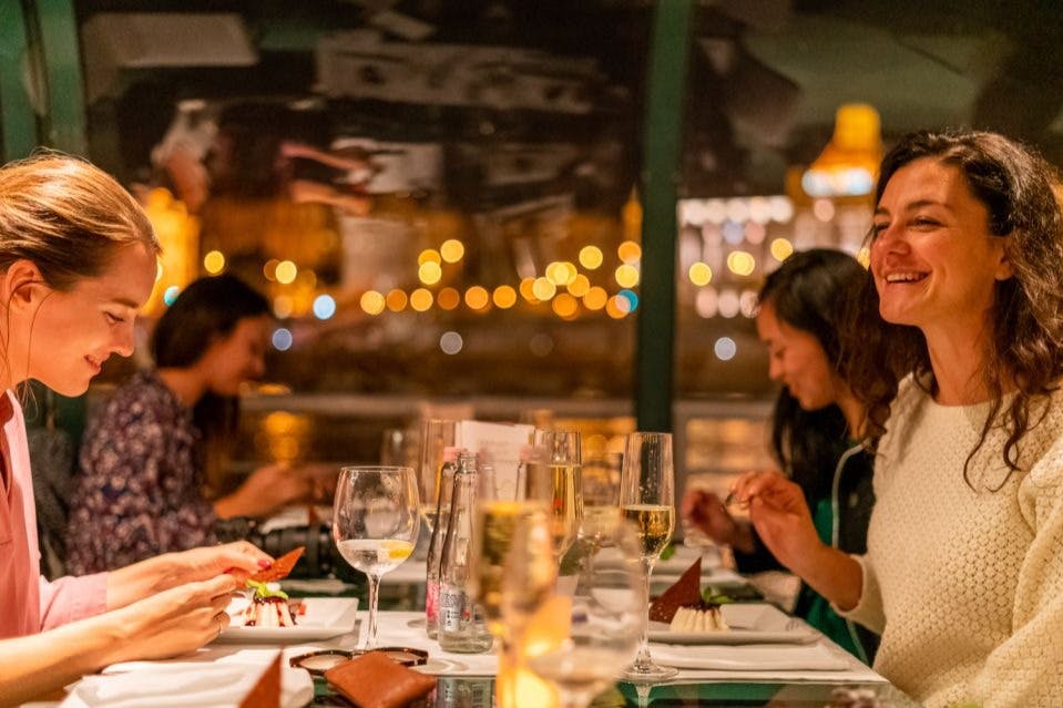 Budapest: Dinner Cruise + 1 Drink + Live Music 2