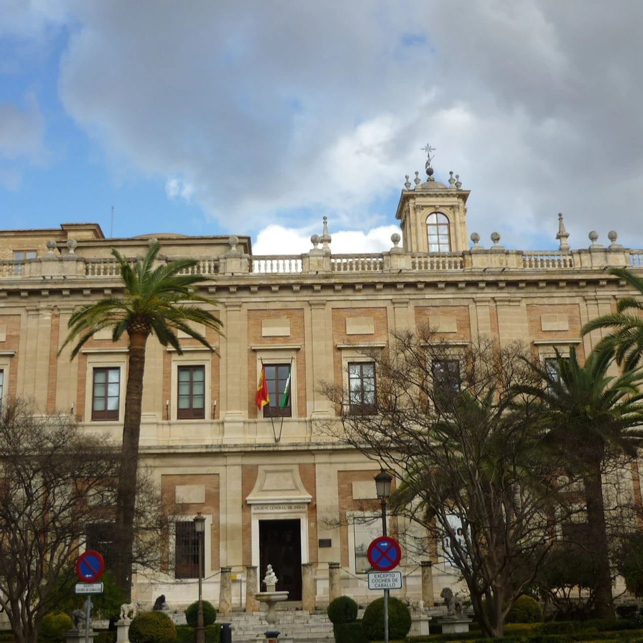 Archivo de Indias Seville & Torre del Oro: Entry Ticket + Guided Tour