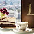 Caffè e torta con vista al Panoramacafé