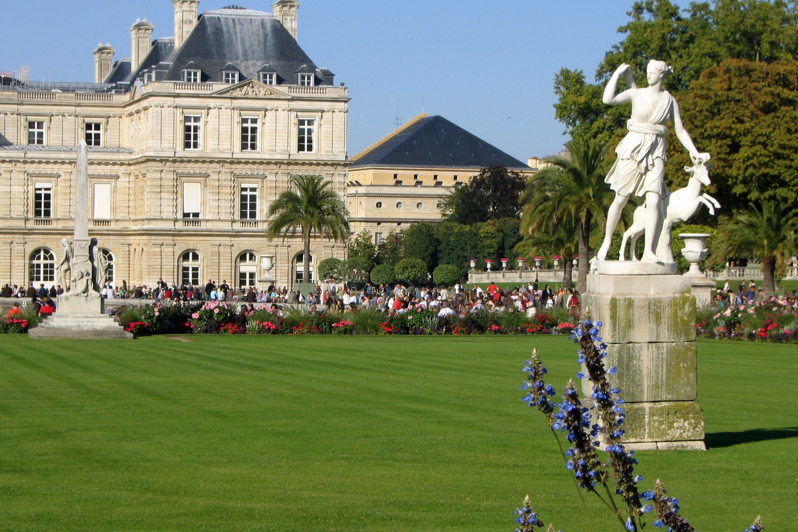 Luxembourg Garden: Stroll