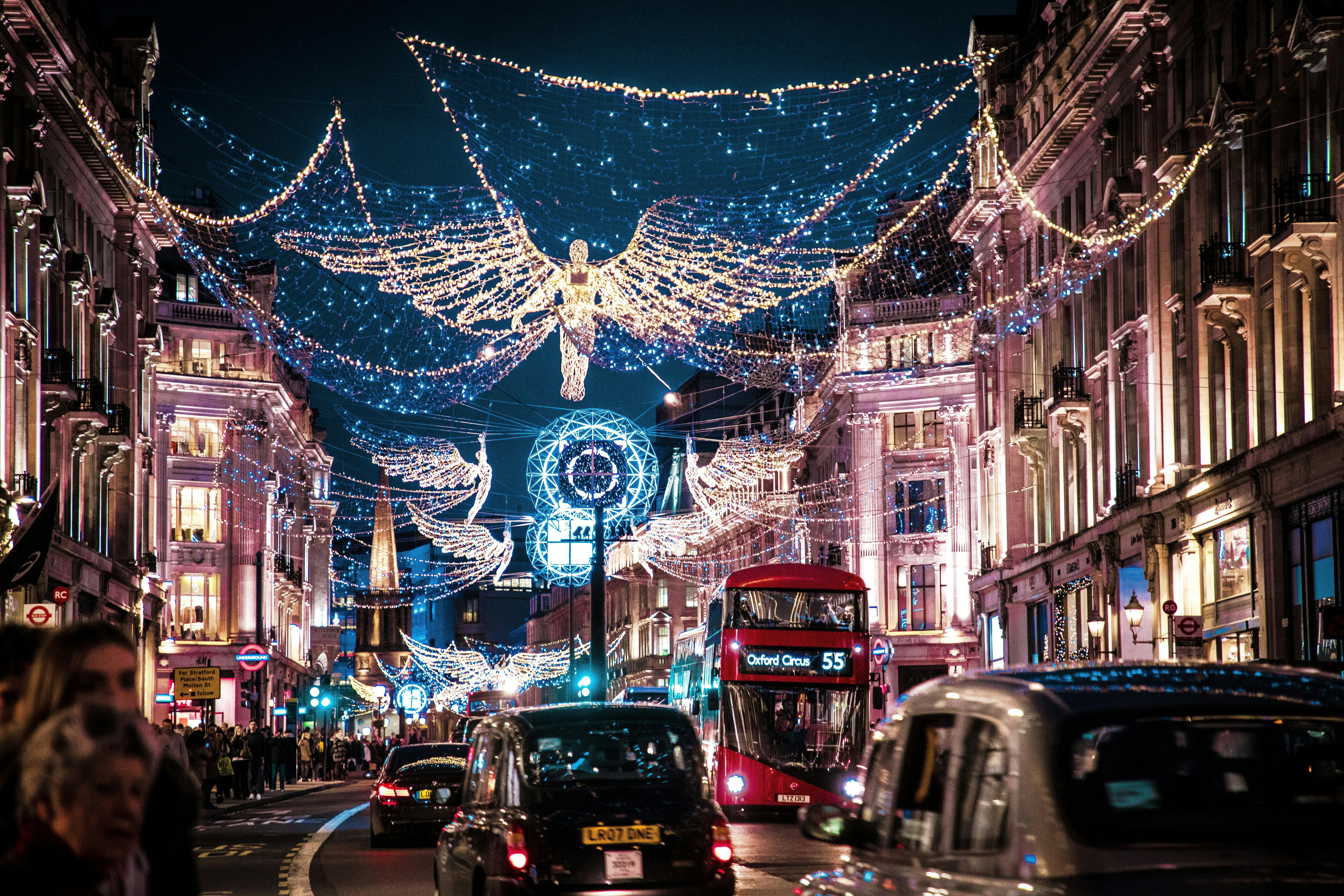 ビンテージバスで行くロンドンのクリスマスイルミネーションツアー