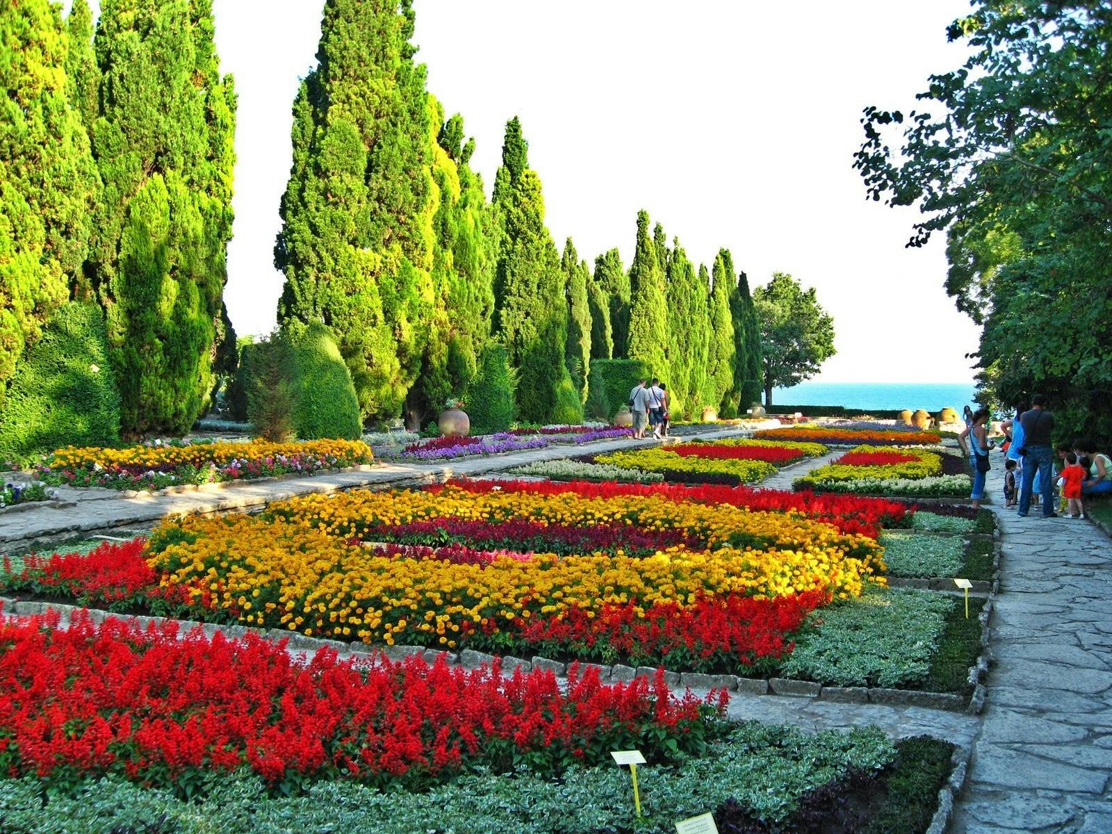 The Botanical Garden And The Palace Of Romanian Queen In Balchik World Goo