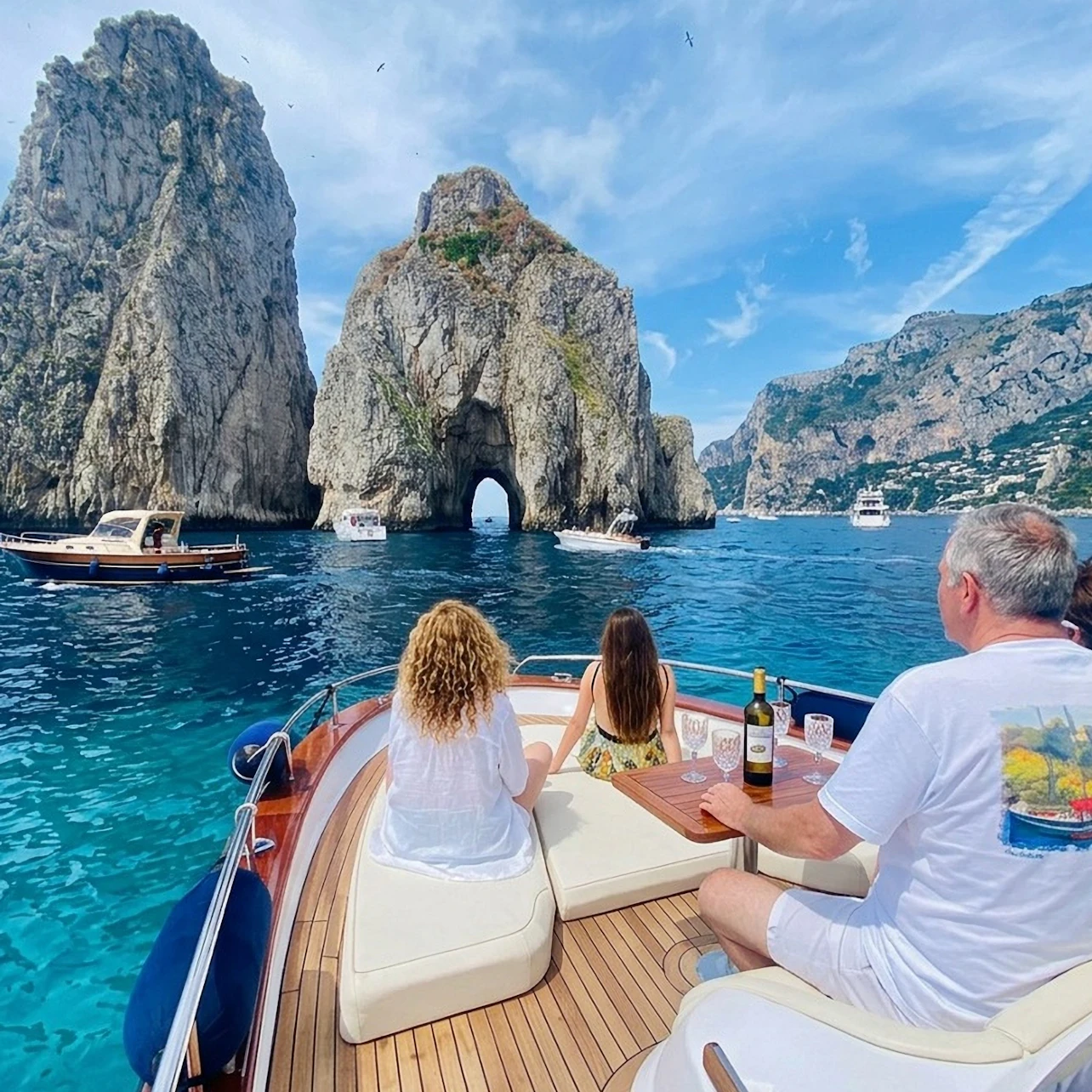 Capri: Excursión en barco desde Positano + Brunch + Bebidas + Snorkel