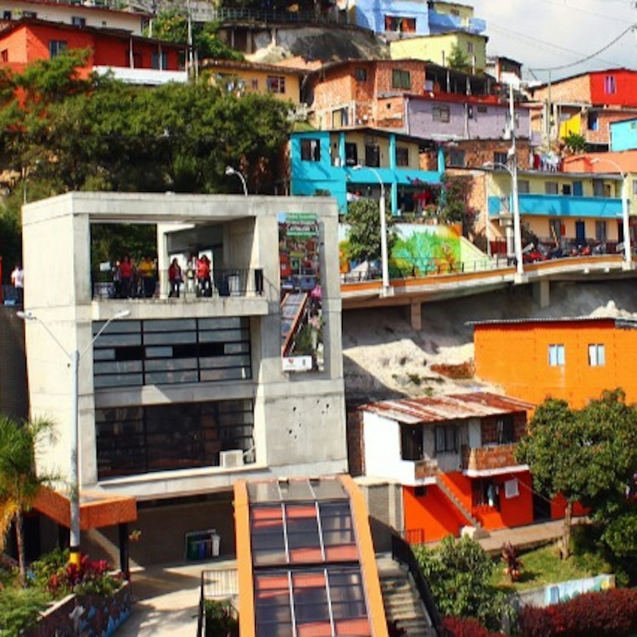 Graffi13 - Recorrido en la Comuna 13 - Alojamientos en Medellín