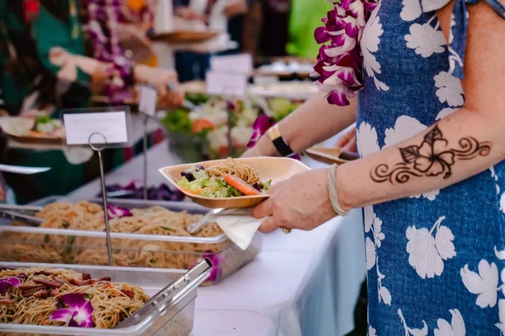 Dole Plantage, Kō Hana Distillers & Mauka Warriors Luau: Geführte Tour + Abendessen — 8