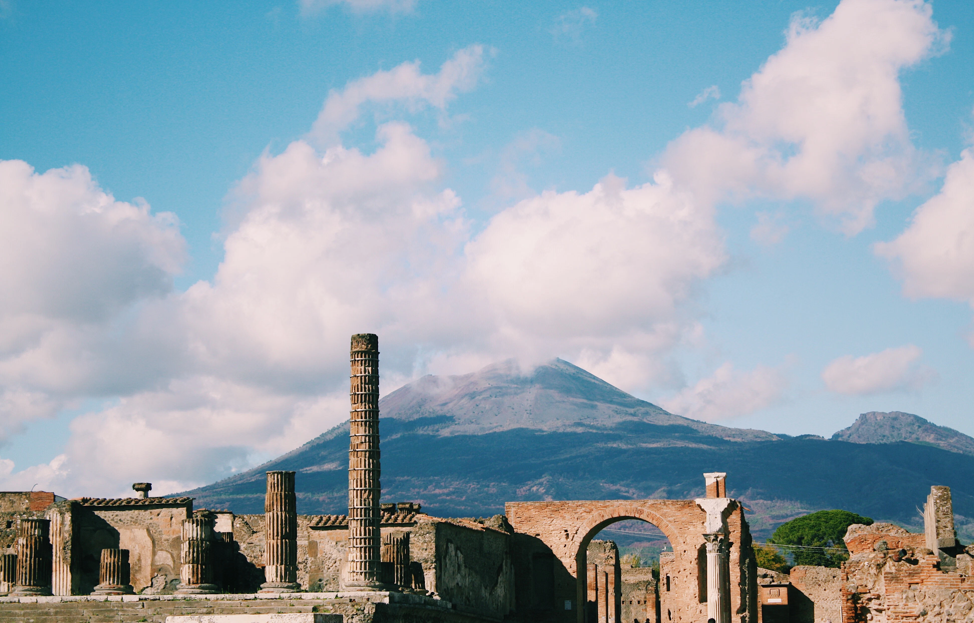 Pompeii & Mount Vesuvius: Day Trip from Rome + Lunch