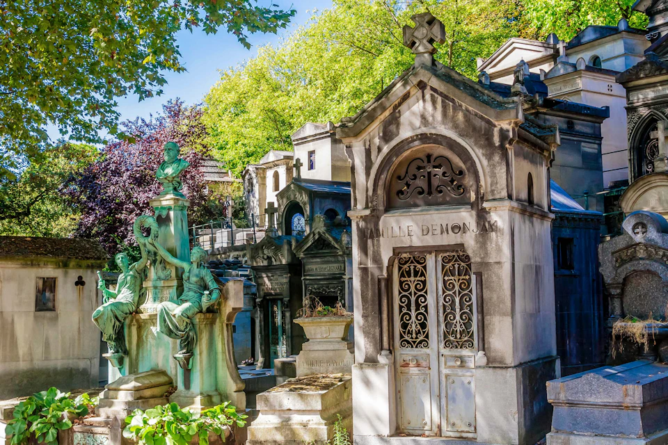 Famous people graves