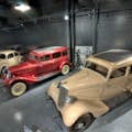 Esplora il garage di Alcatraz East con le famose auto del crimine
