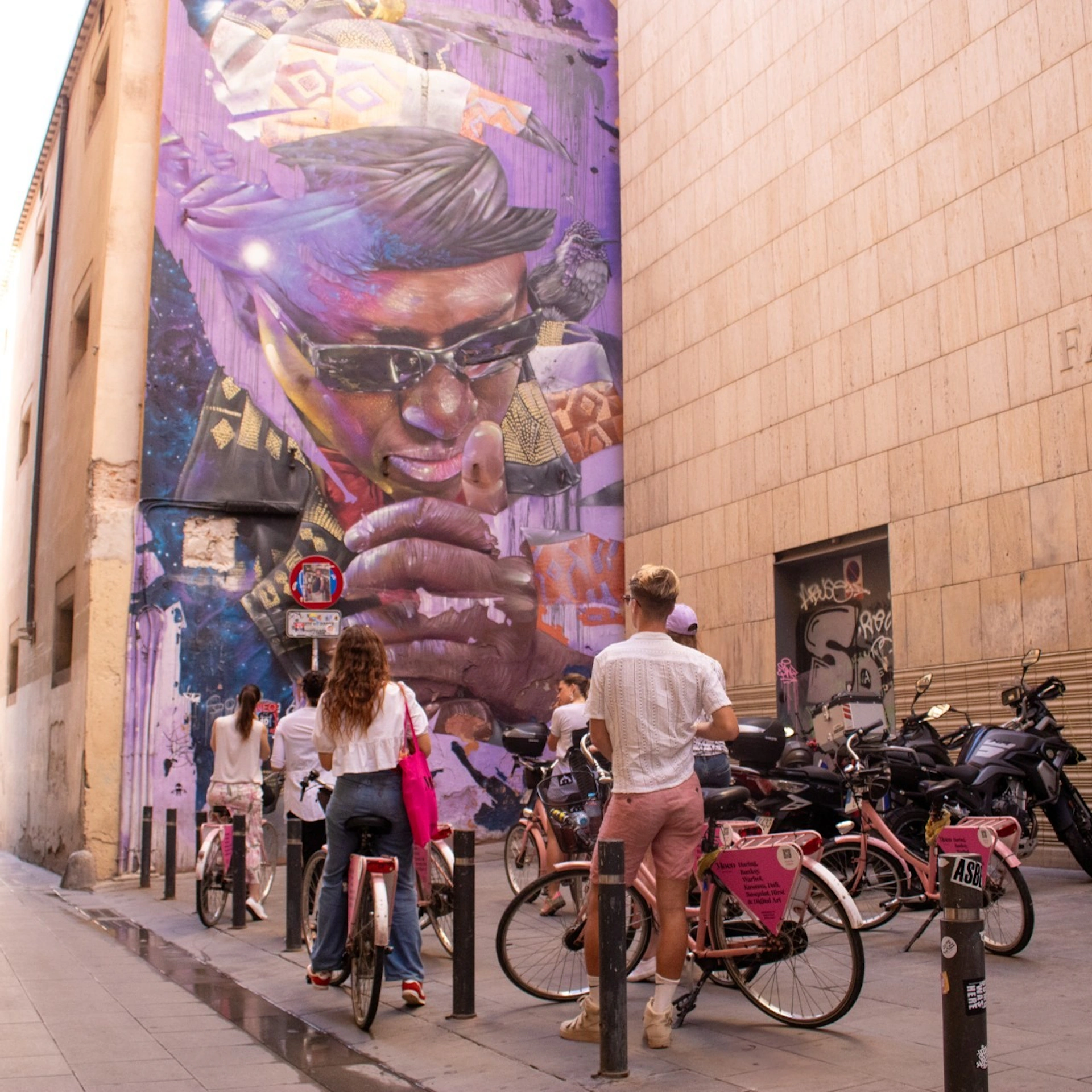 Barcelona: Ruta guiada en bicicleta d'art urbà