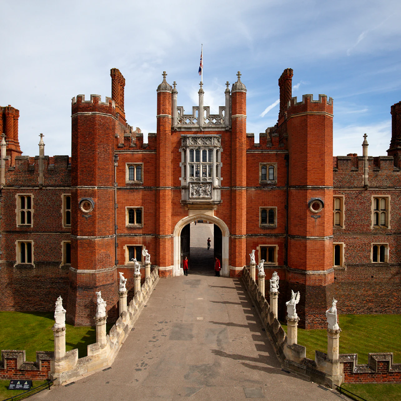 Hampton Court Palace, Gardens & Maze: Entry Ticket in London β Tiqets