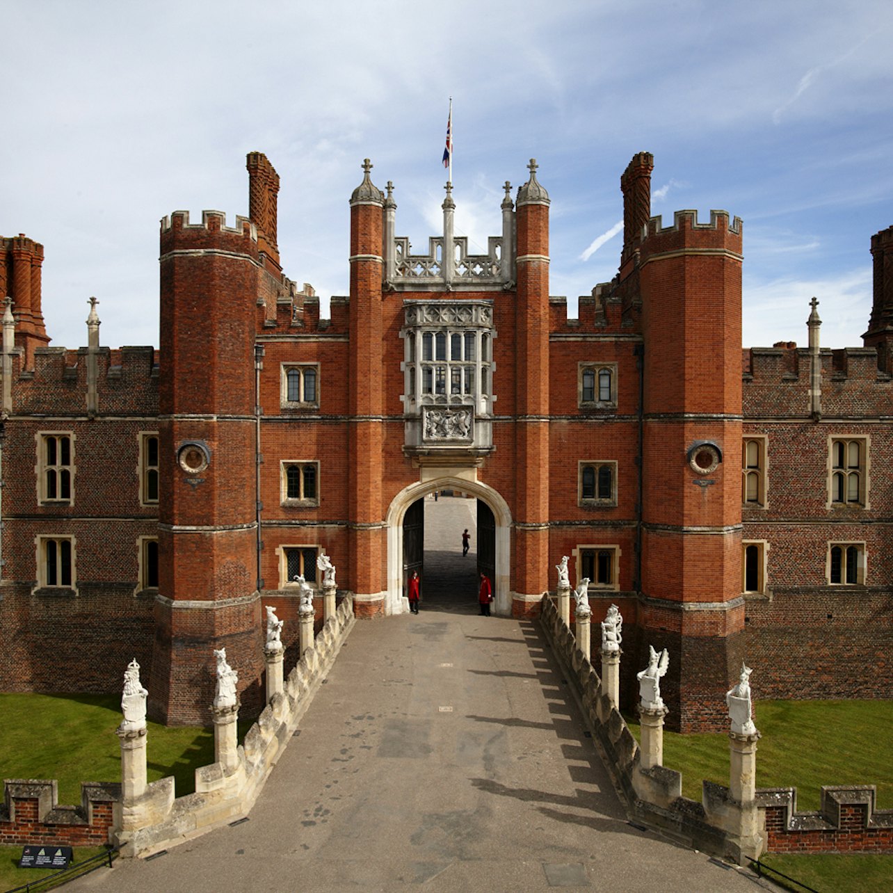 Hampton Court Palace, Gardens & Maze