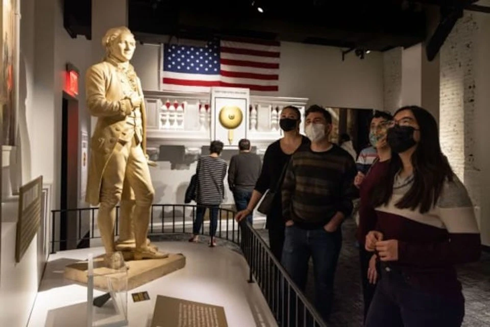 New York: Manhattan Guided Walking Tour + RiseNY Entry