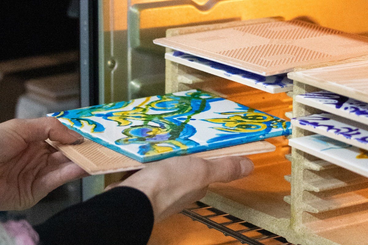 도무스 아르테에서 타일 페인팅 배우기