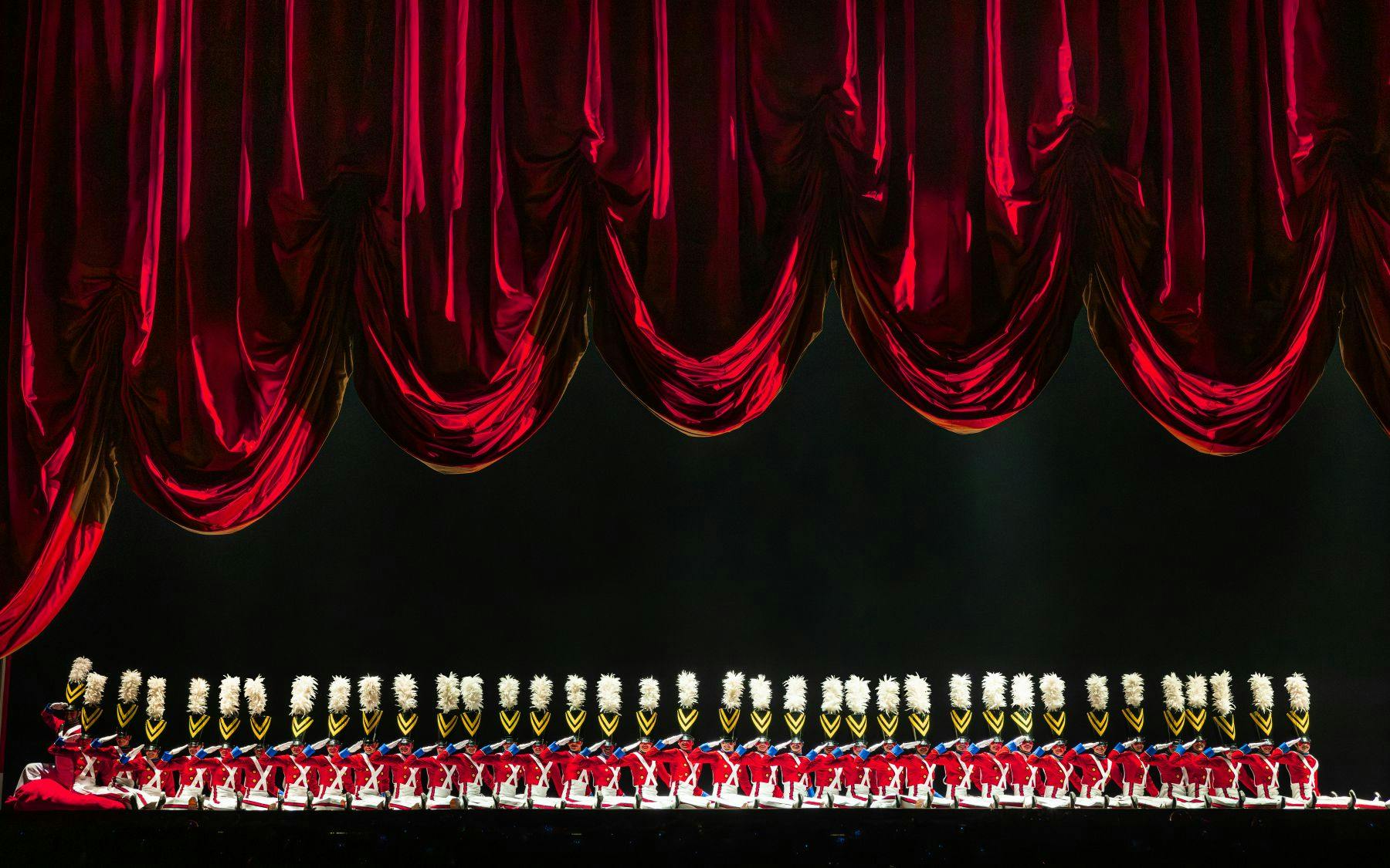 New York City: Christmas Spectacular Starring the Radio City Rockettes® - Photo 15