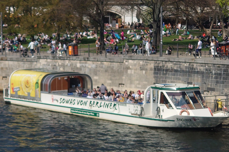 Convertible ship BärLiner at the pier Alte Börse in front of James Simon Park