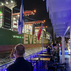 Kvällslätt kryssning genom containerhamnen med Rainer Abicht Elbreederei.