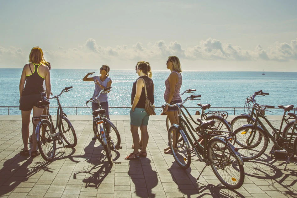 Barcelona: Guided Bike Tour in French