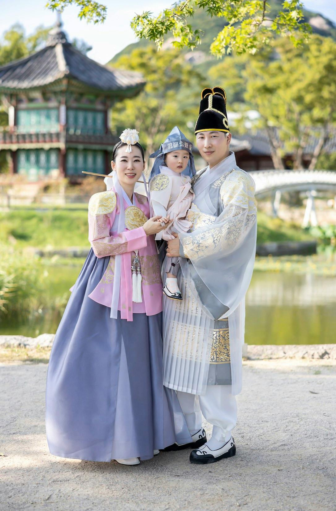 Hanbok That Day: Outdoor Photoshoot with Premium Hanbok Rental & Makeup Service - Photo 11