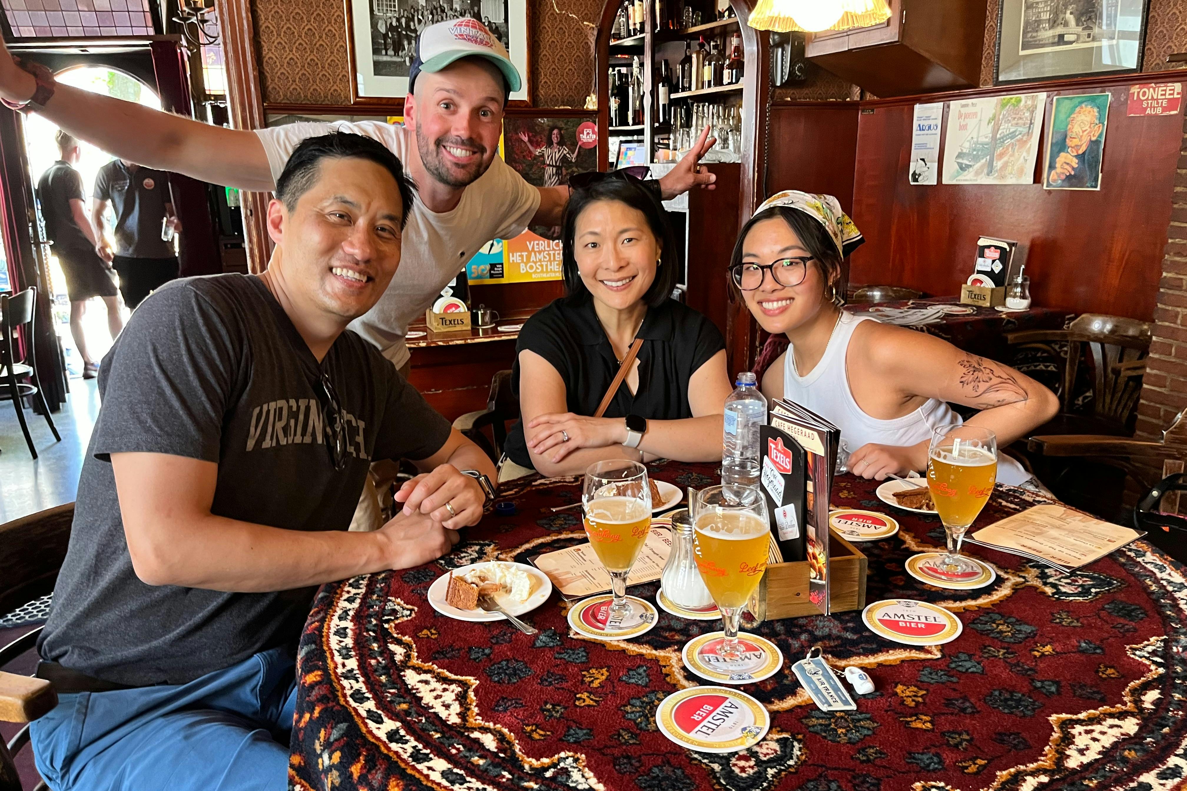 Θα ολοκληρώσουμε την ξενάγηση σε ένα ζεστό καφέ καφέ!