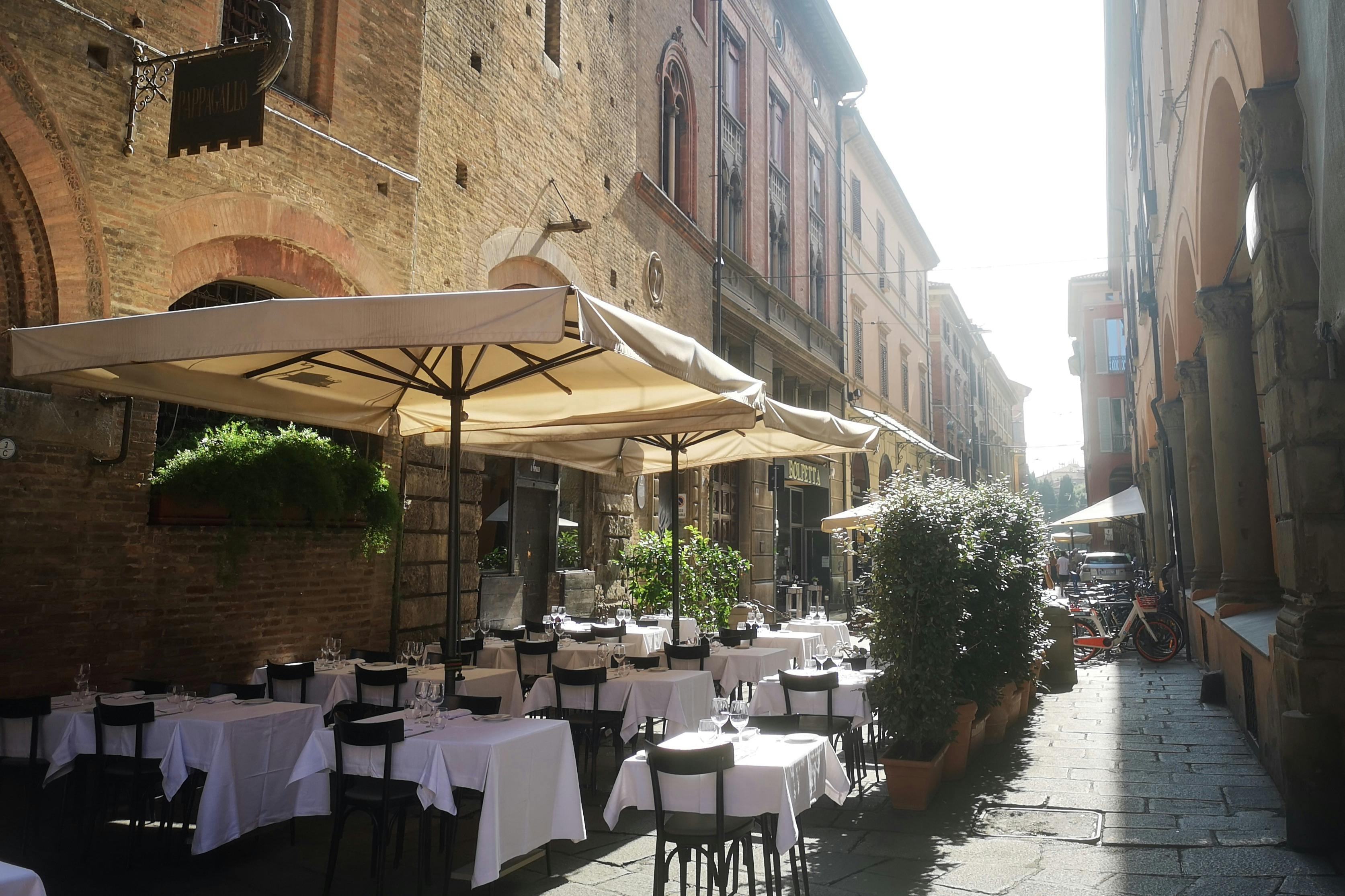 Via Santo Stefano, locali storici