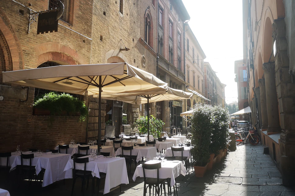 Via Santo Stefano, locali storici