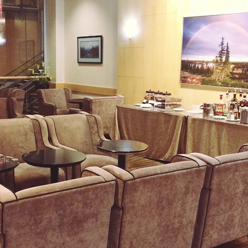 Plaza Premium Lounge at Vancouver International Airport - Photo 4