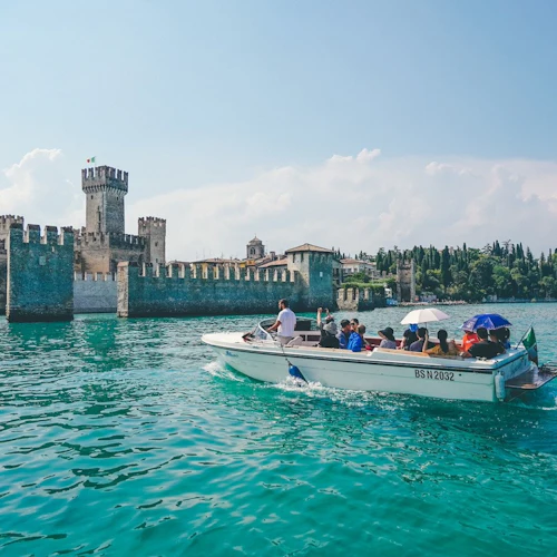 Sirmione & Lake Garda: Guided Tour from Verona + Private Boat + Spritz Tasting