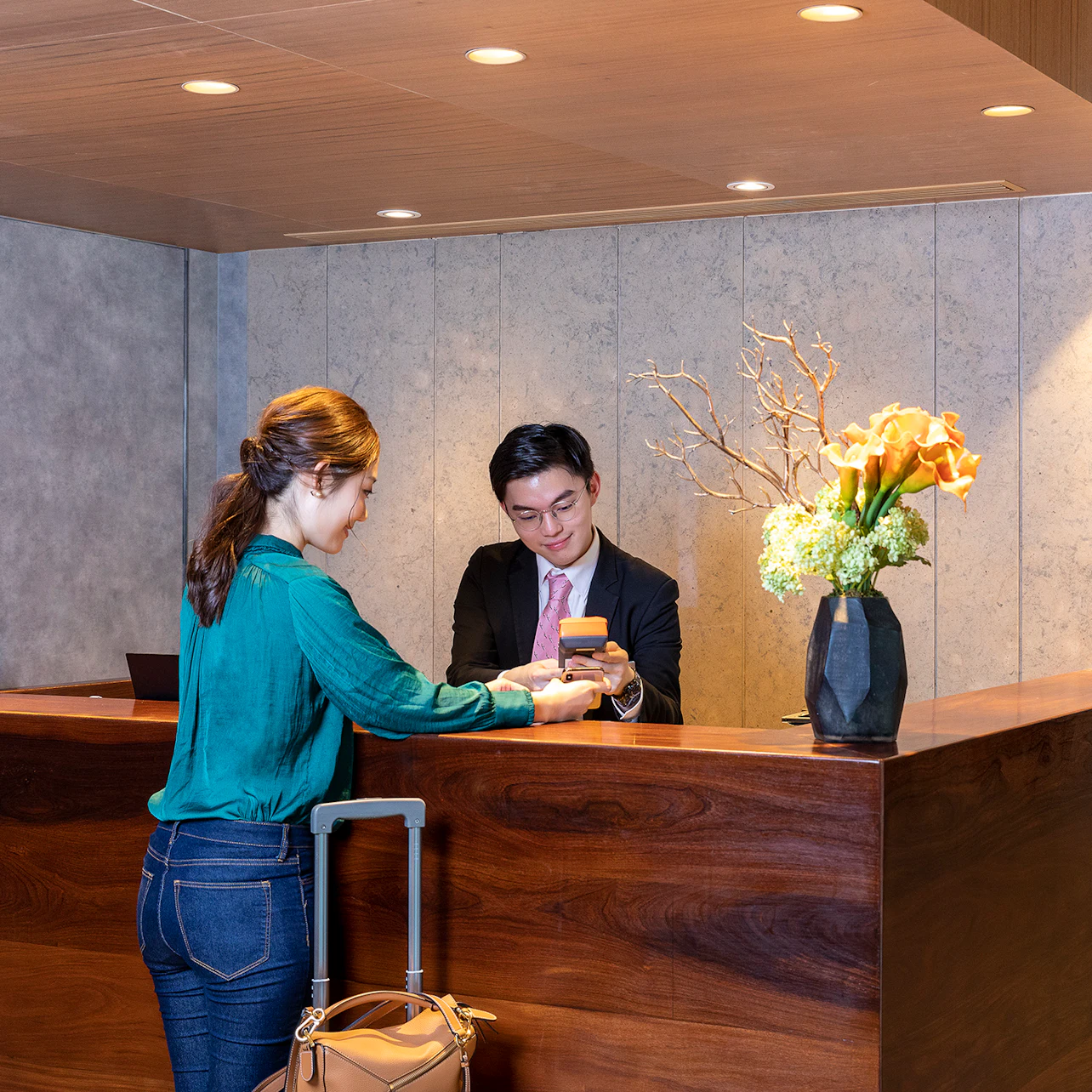 Plaza Premium Lounge Hong Kong in Hong Kong – Tiqets