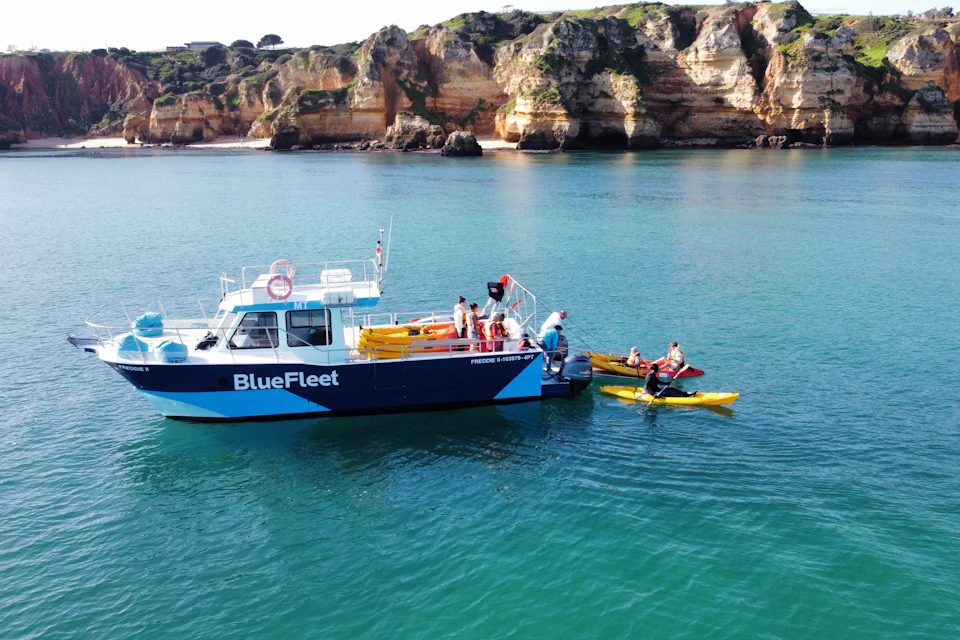 The crew helps placing the kayaks in the water