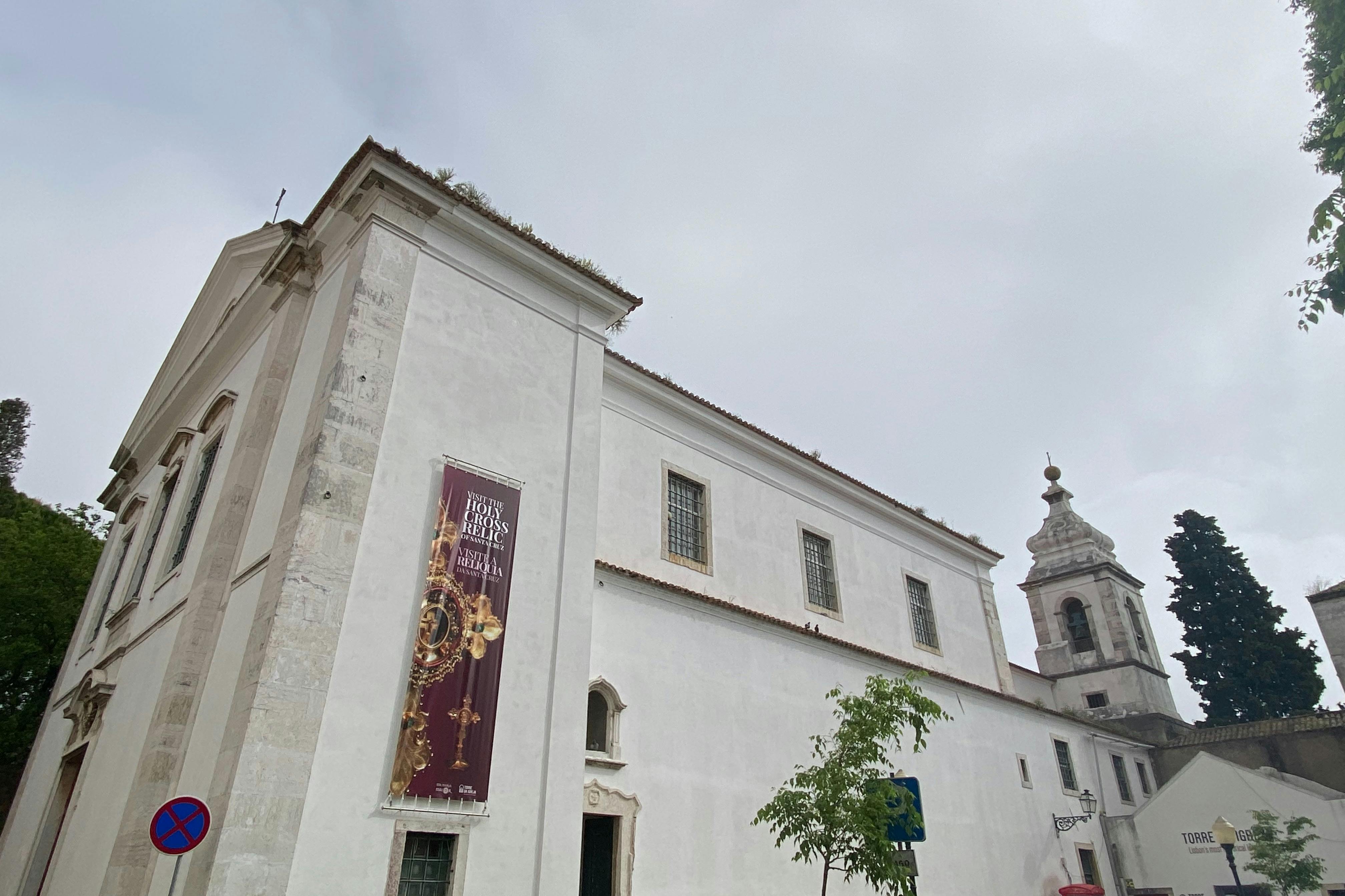 サンタ・クルス・ド・カステロのファサード教会