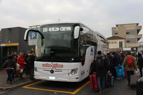 ヴェネツィア マルコ・ポーロ空港バス駐車場からコルティナへのバス(即日発券)