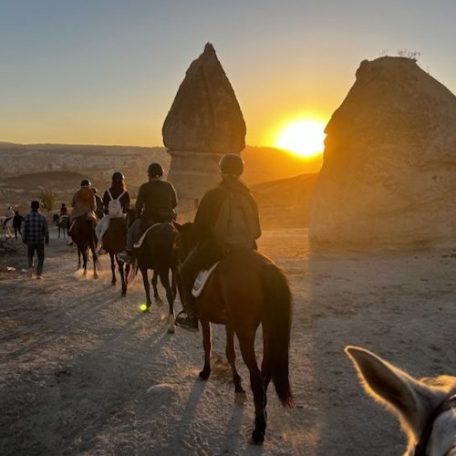 Capadocia: Excursión a caballo al atardecer