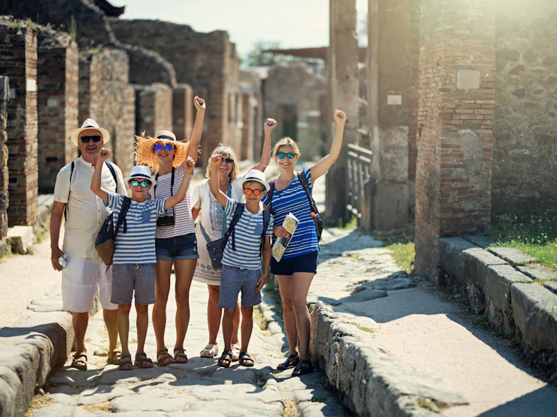 Pompeii & Herculaneum: Small Group Guided Tour with Lunch