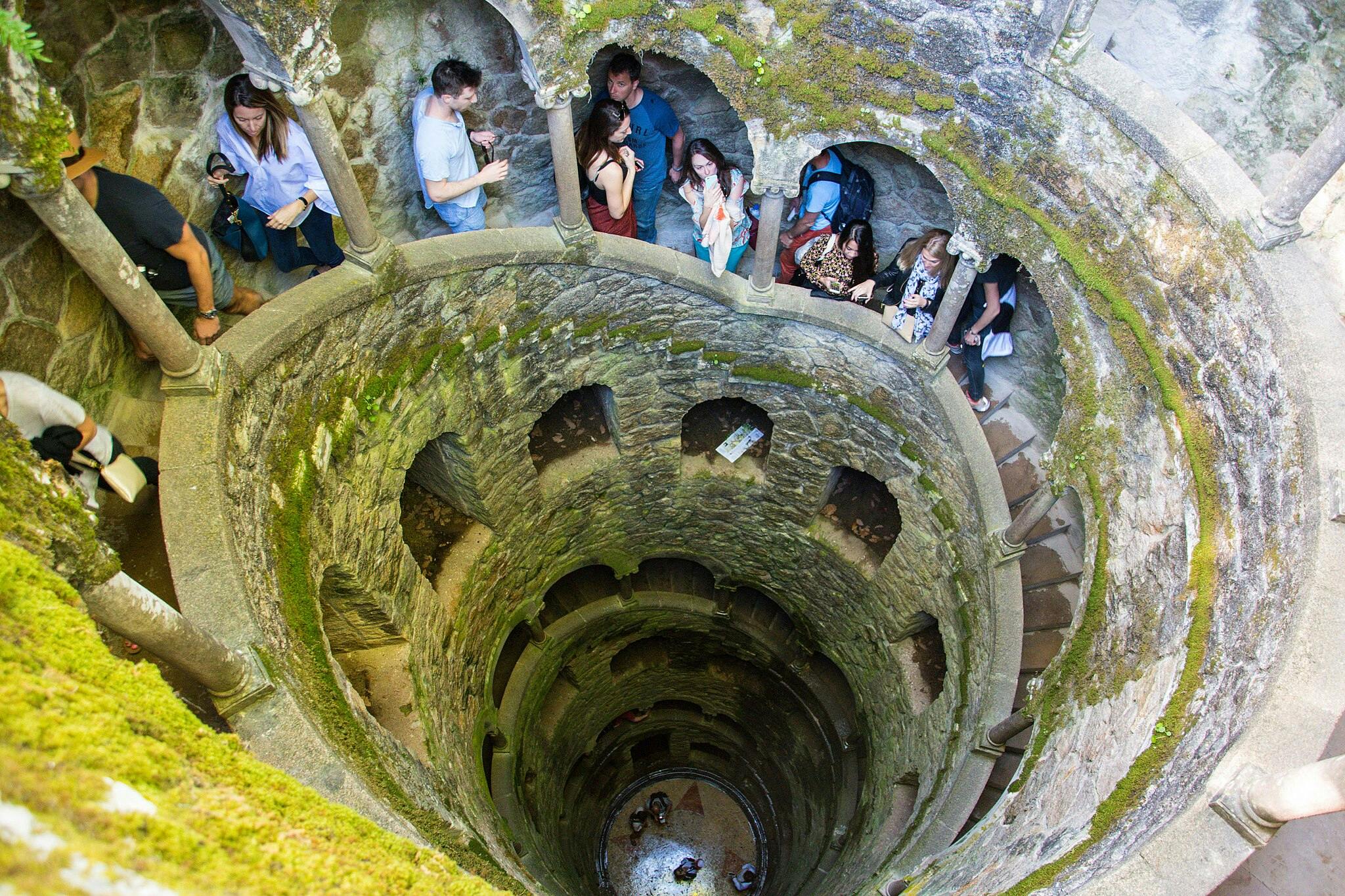 Studnia inicjacyjna w Sintrze