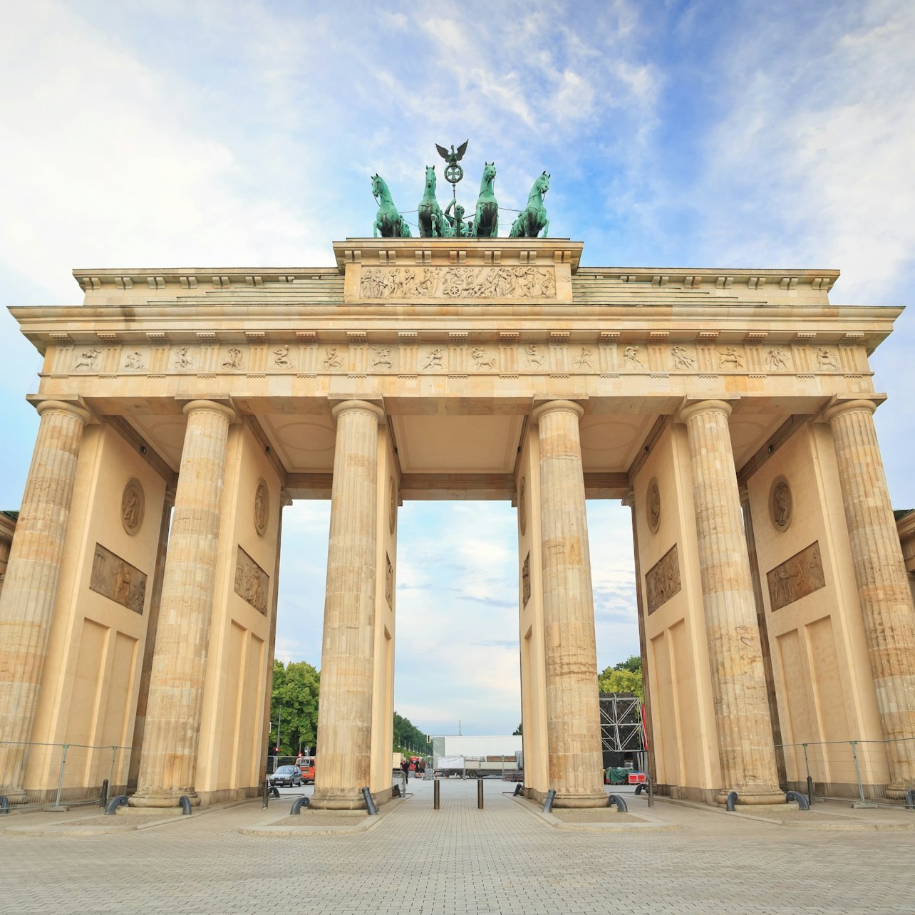 Berlino Deluxe: Tour in auto con pasto al Reichstag e degustazioni di vino e cioccolato - Alloggi in Berlino